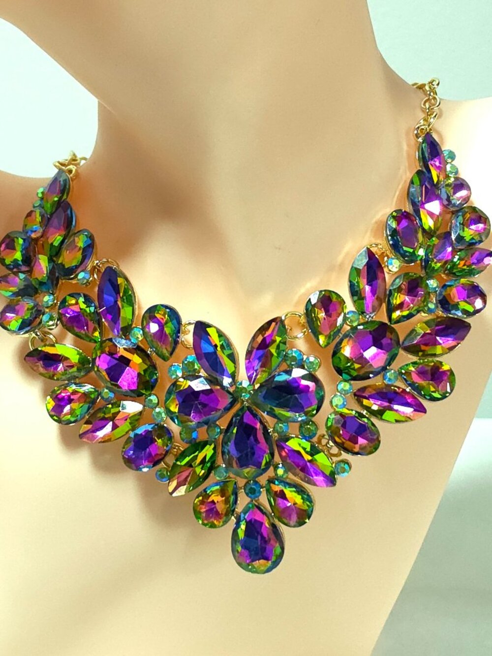 Womens Rhinestone Necklace.